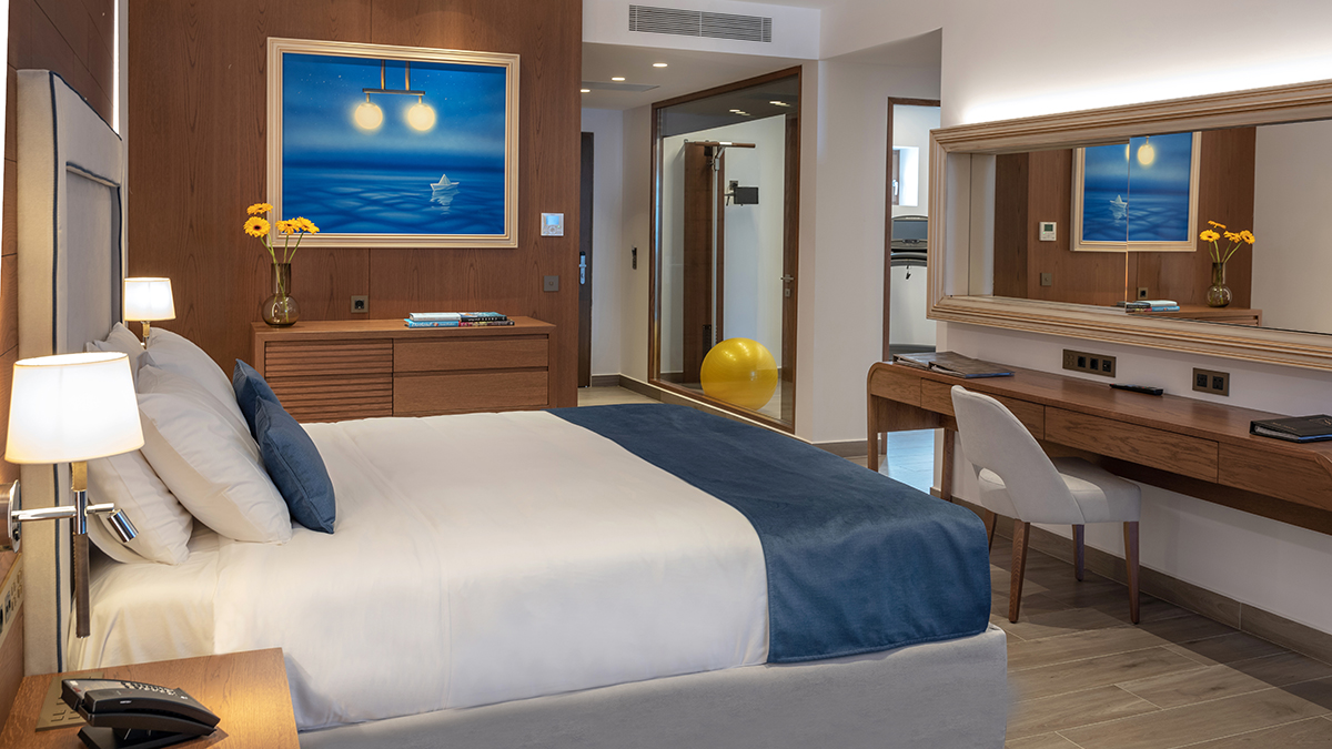 Aqua Marine Suite Waterfront with heated outdoor whirlpool and gym
